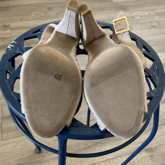 Jennifer Lopez Beige Studded Heels - Picture 10 of 12